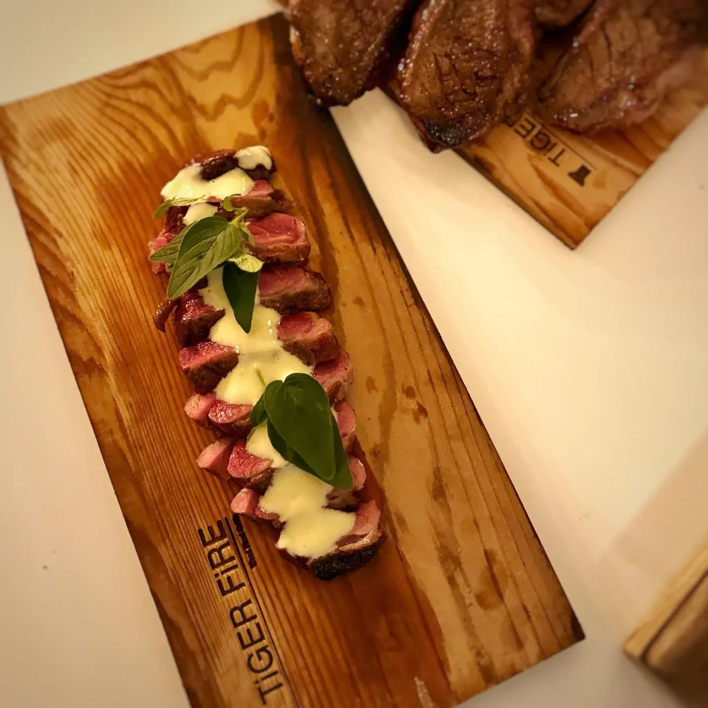 Die Plancha-Grills von TIGER FIRE bieten eine schnelle und gleichmäßige Erwärmung, ideal für das Zubereiten von köstlichen Gerichten in Deutschland. TIGER FIRE OFFICIAL STORE | TIGER FIRE Webshop | TIGER FIRE | FUERPLATTE Webshop | GRILLRING Webshop | BBQ Webshop | PLANCHA BBQ KAUFEN | BBQ KAUFEN | EINEN BBQ KAUFEN | PLANCHAGRILL BBQ KAUFEN | GRILL BBQ KAUFEN | FUERPLATTE PLANCHA BBQ | PLANCHAGRILL BBQ | GRILLRING BBQ KAUFEN | FEUERPLATTE BBQ KAUFEN | GRILLPLATTE BBQ KAUFEN